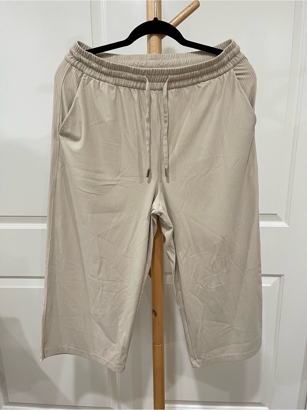 G4Free Women’s Cream Elastic Waist Ribbed Wide Leg Capri Pants